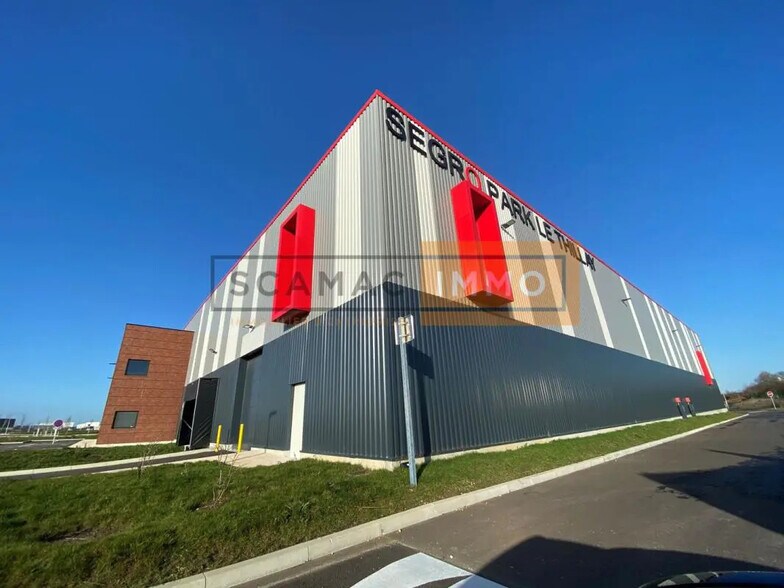 Bureau dans Le Thillay à louer - Photo de l’immeuble – Image 3 sur 6