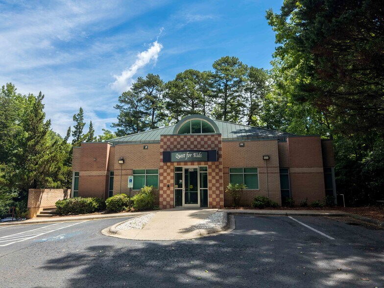6800 Democracy Dr, Charlotte, NC à louer - Photo de l’immeuble – Image 1 sur 5