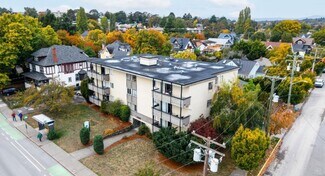 Plus de détails pour 1760 Fort St, Victoria, BC - Logement à vendre