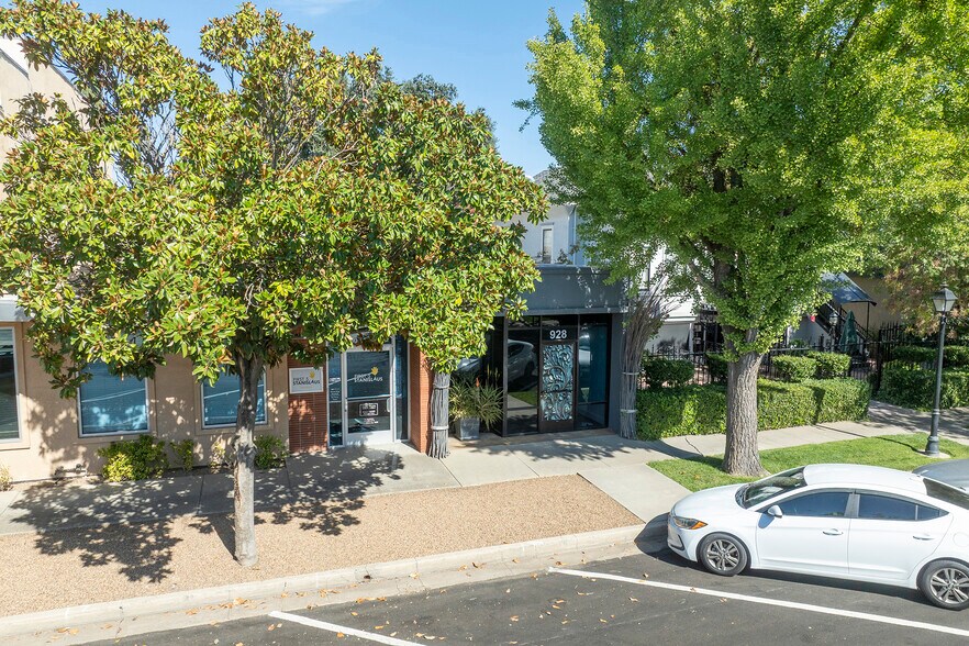 928 15th St, Modesto, CA à louer - Photo de l’immeuble – Image 3 sur 22