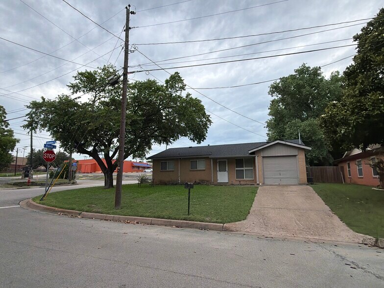 201 Cottonwood St, Weatherford, TX à vendre - Photo de l’immeuble – Image 2 sur 5