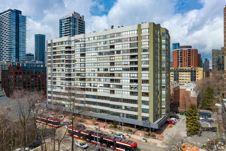 120 Carlton St, Toronto, ON à vendre - Photo principale – Image 1 sur 15