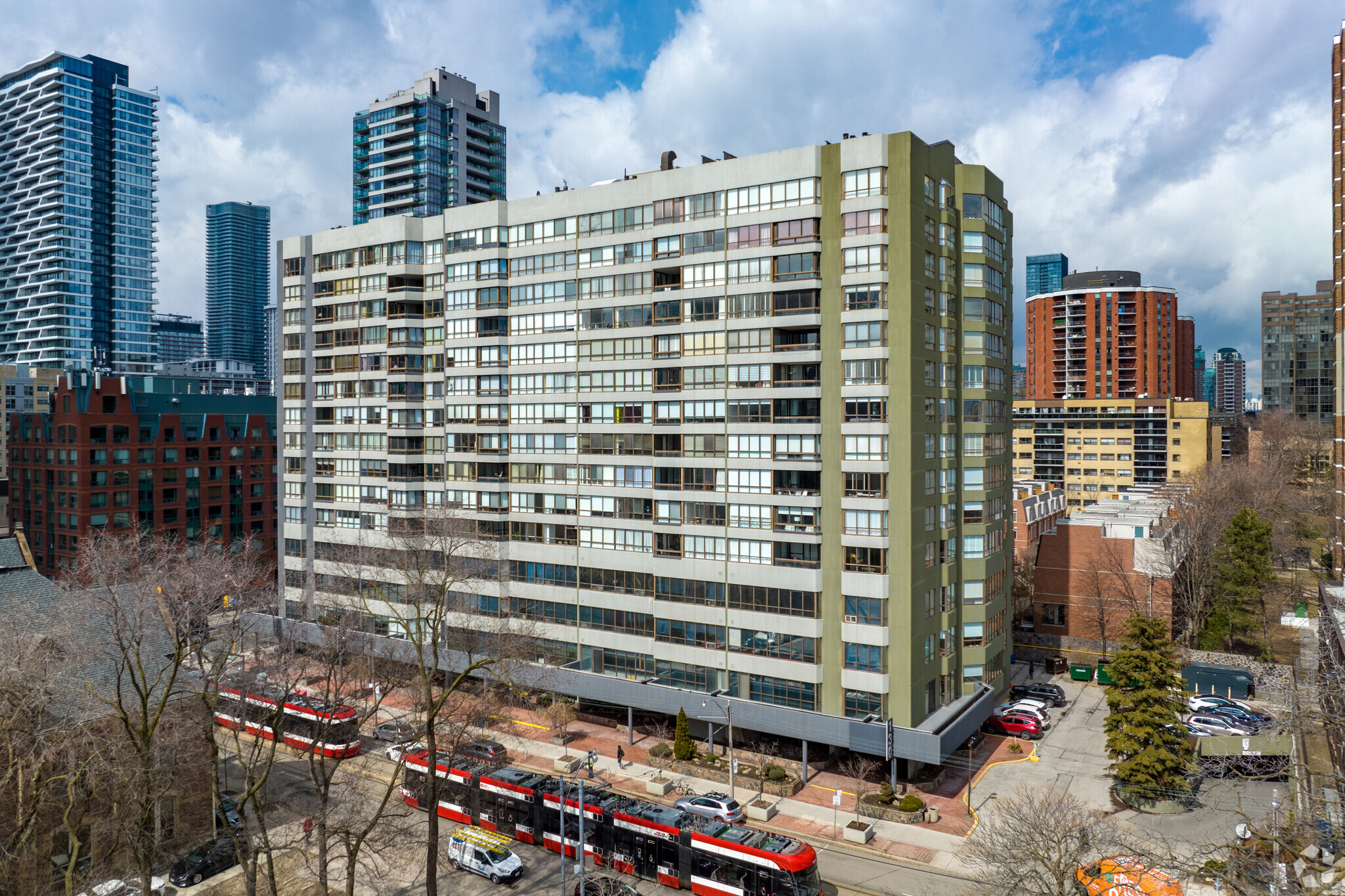 120 Carlton St, Toronto, ON à vendre Photo principale– Image 1 sur 16