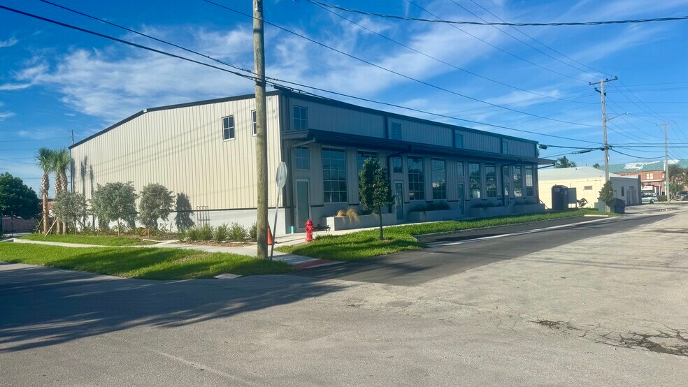 301 Florida Ave, Fort Pierce, FL à vendre - Photo de l’immeuble – Image 3 sur 11