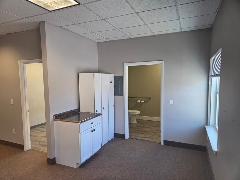 1524 Route 9, Clifton Park, NY à louer - Photo de l’immeuble – Image 2 sur 12