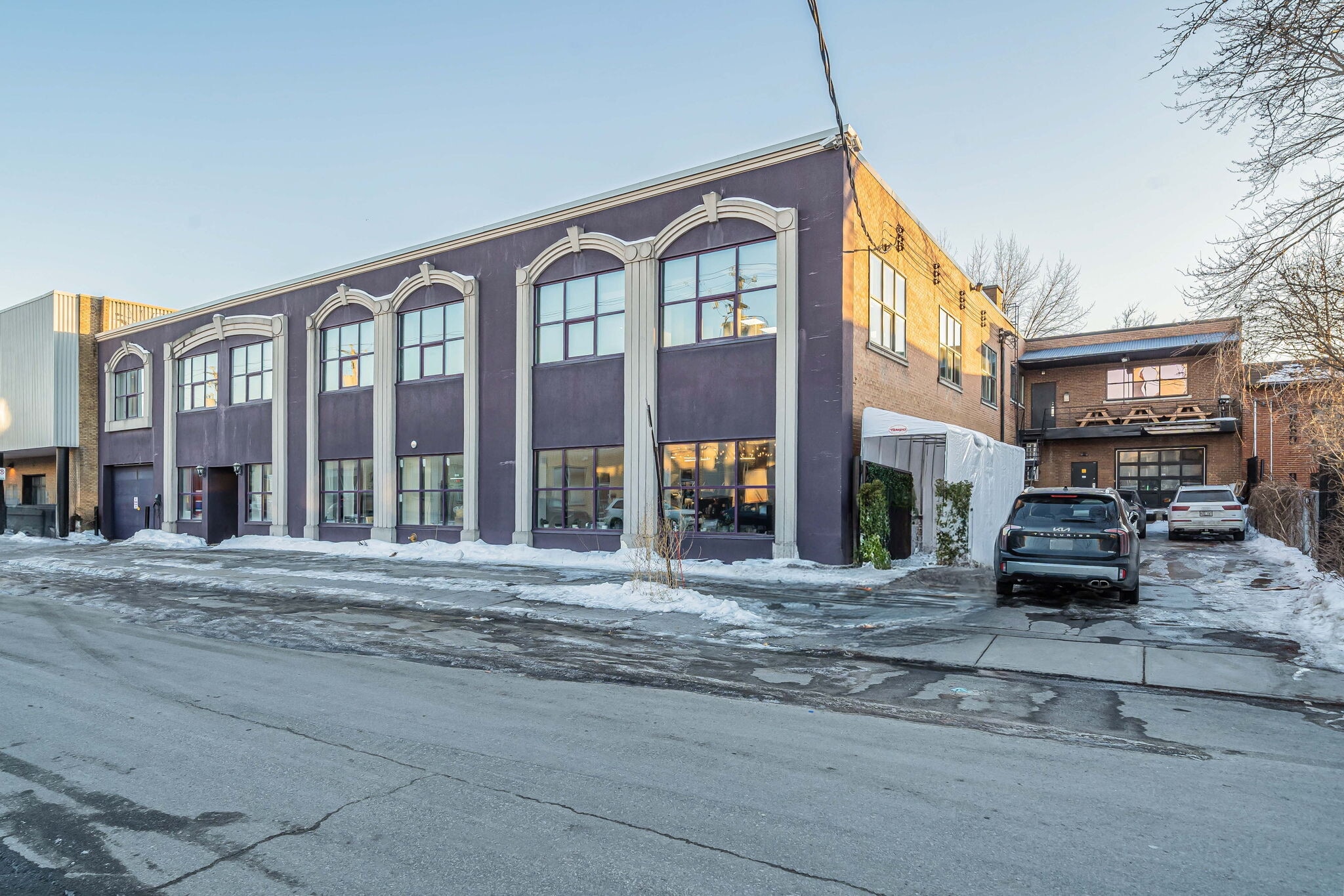 9850 Rue Saint-Urbain, Montréal, QC à louer Photo de l’immeuble– Image 1 sur 7