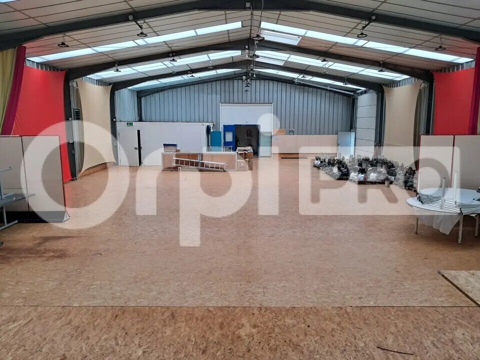 Local d’activités dans Saint-Victor à louer Photo intérieure– Image 1 sur 12