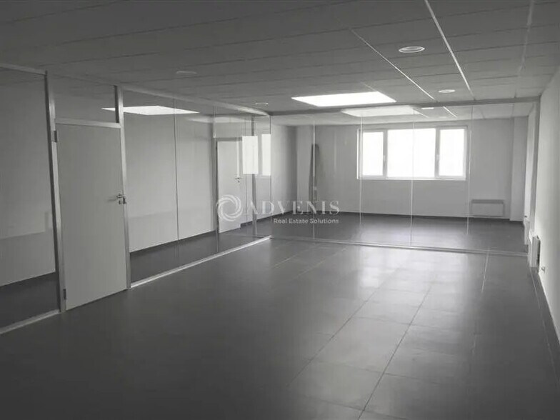 Bureau dans Roncq à louer - Photo de l’immeuble – Image 2 sur 4