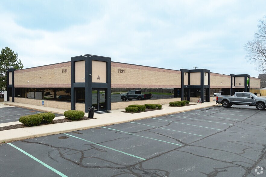 7131 Spring Meadows West Dr, Holland, OH à louer - Photo de l’immeuble – Image 2 sur 5