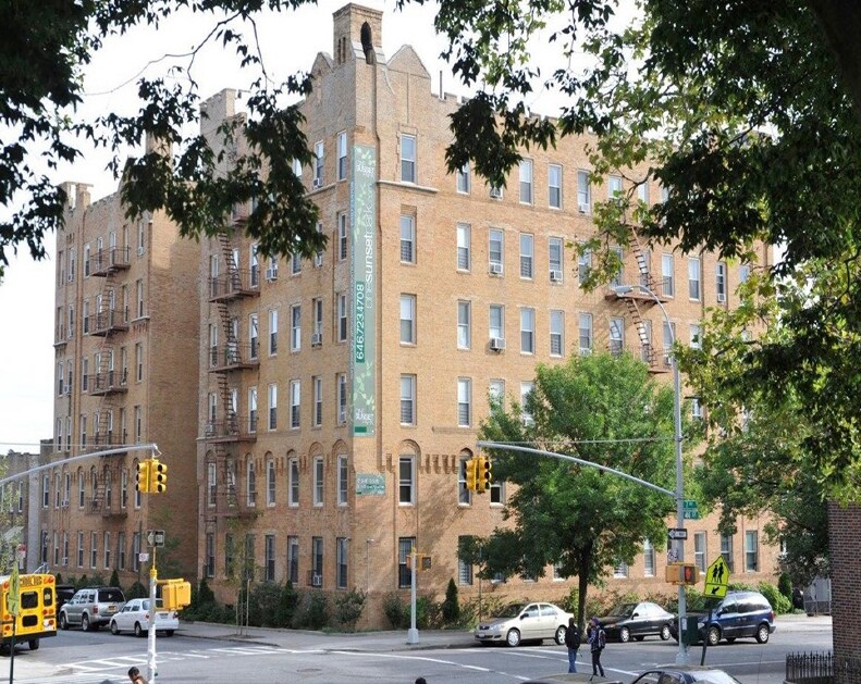 702 44th St, Brooklyn, NY à vendre Photo de l’immeuble– Image 1 sur 2