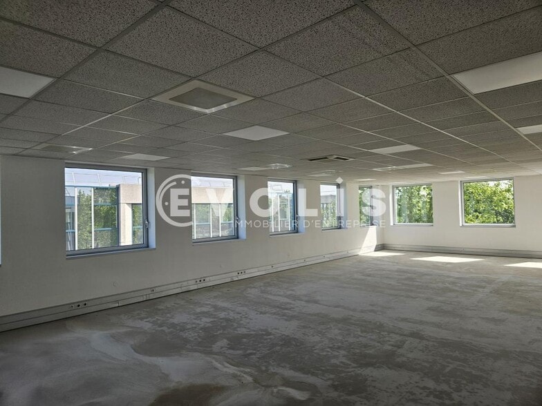 Bureau dans Villebon-sur-Yvette à louer - Photo de l’immeuble – Image 2 sur 35