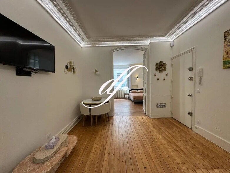 Local commercial dans Paris à louer - Photo intérieure – Image 2 sur 8