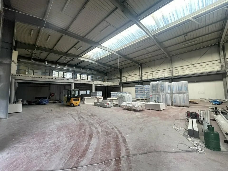 Local d’activités dans Cormelles-le-Royal à louer Photo intérieure– Image 1 sur 9