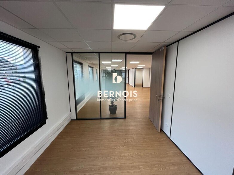 Bureau dans La Seyne-sur-Mer à louer - Photo intérieure – Image 3 sur 12