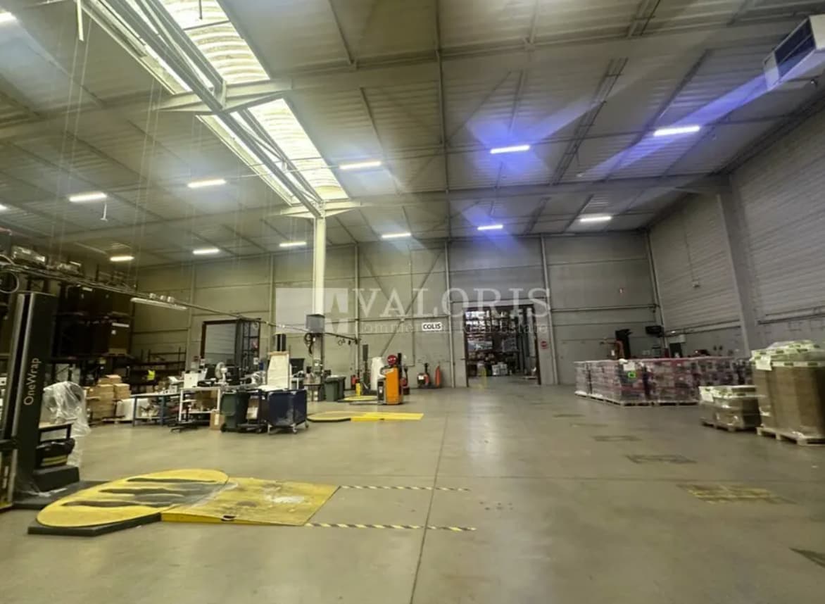 Local d’activités dans Saint-Priest à louer Photo intérieure– Image 1 sur 10