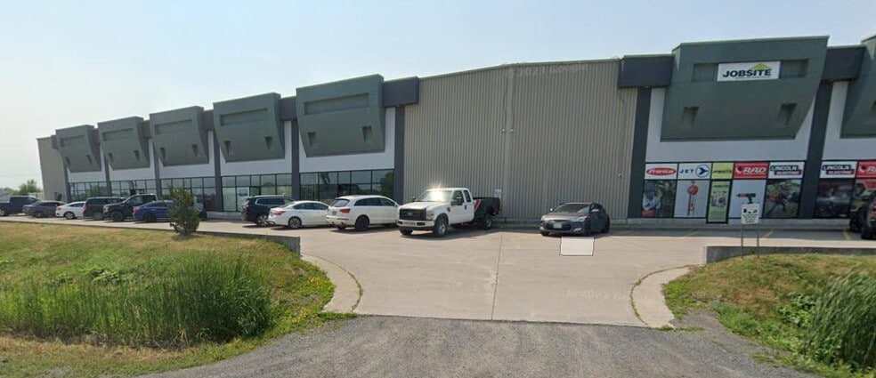 240-250 Entreprise Rd, Russell, ON à louer - Photo de l’immeuble – Image 1 sur 7