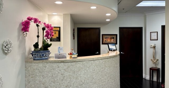 20072 SW Birch St, Newport Beach, CA à louer - Hall d’entrée – Image 2 sur 9