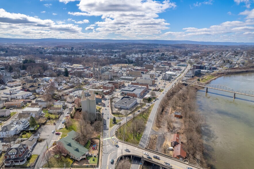 2 S Main St, Pittston, PA à louer - Aérien – Image 2 sur 20