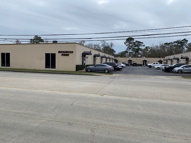 3511 Pinemont Dr, Houston, TX à louer - Photo de l’immeuble – Image 2 sur 4