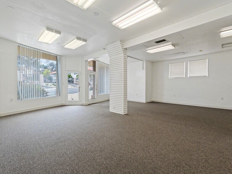 7940 La Mesa Blvd, La Mesa, CA à louer - Photo de l’immeuble – Image 2 sur 13