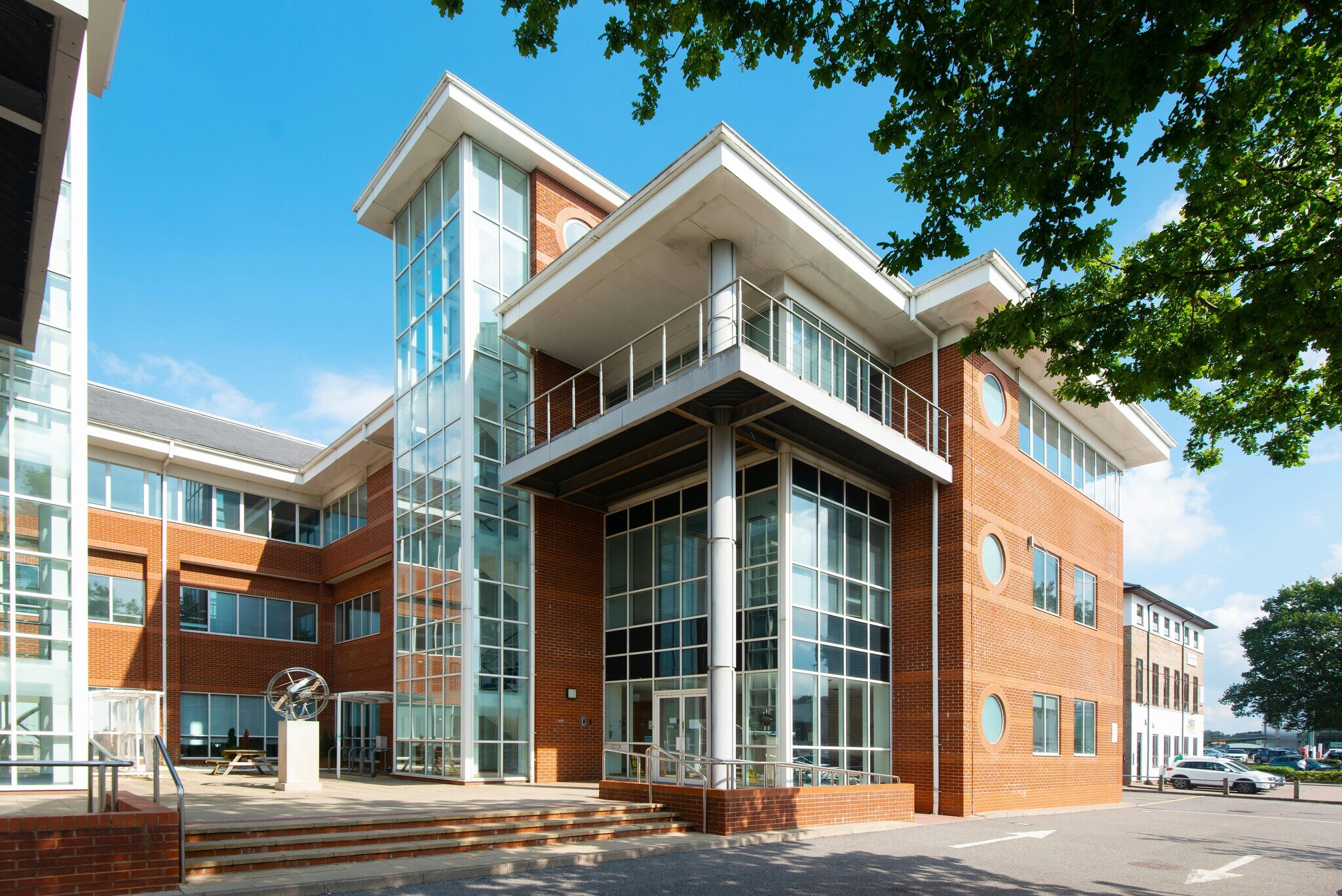 Fleming Way, Crawley à louer Photo de l’immeuble– Image 1 sur 25