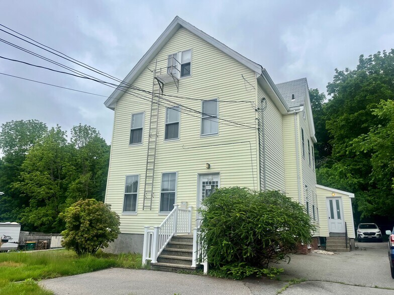 258 Chestnut St, North Attleboro, MA à vendre - Photo principale – Image 1 sur 6
