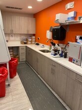 8831-8833 Gross Point Rd, Skokie, IL à louer Photo intérieure– Image 1 sur 6