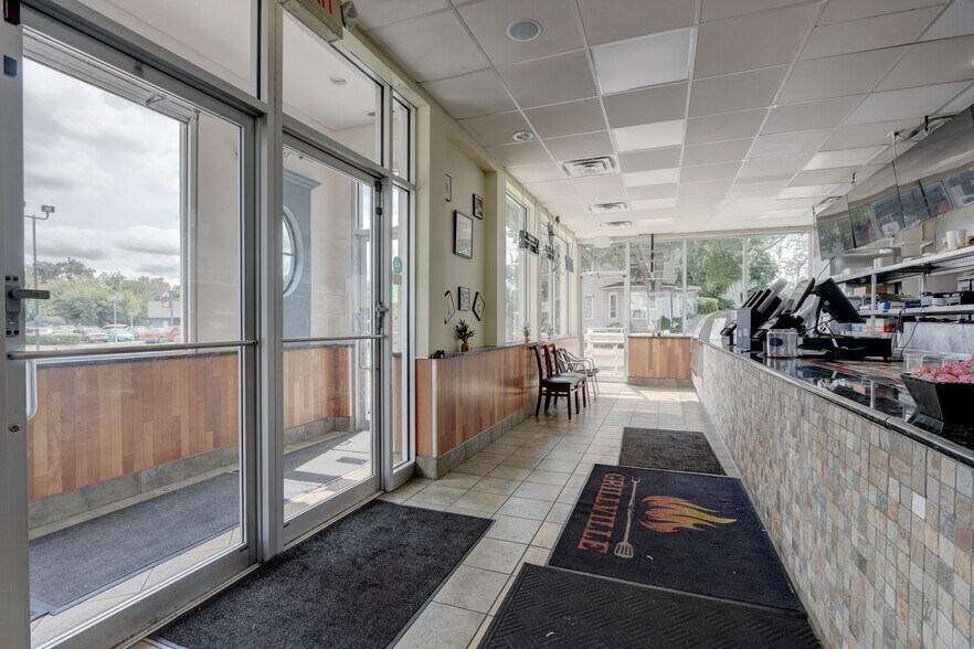 327 S Milwaukee Ave, Libertyville, IL à vendre - Photo de l’immeuble – Image 3 sur 22
