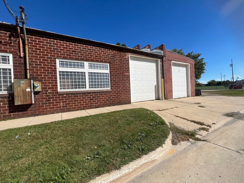 111 Jones Ave, Monroe, MI à louer - Photo de l’immeuble – Image 3 sur 18