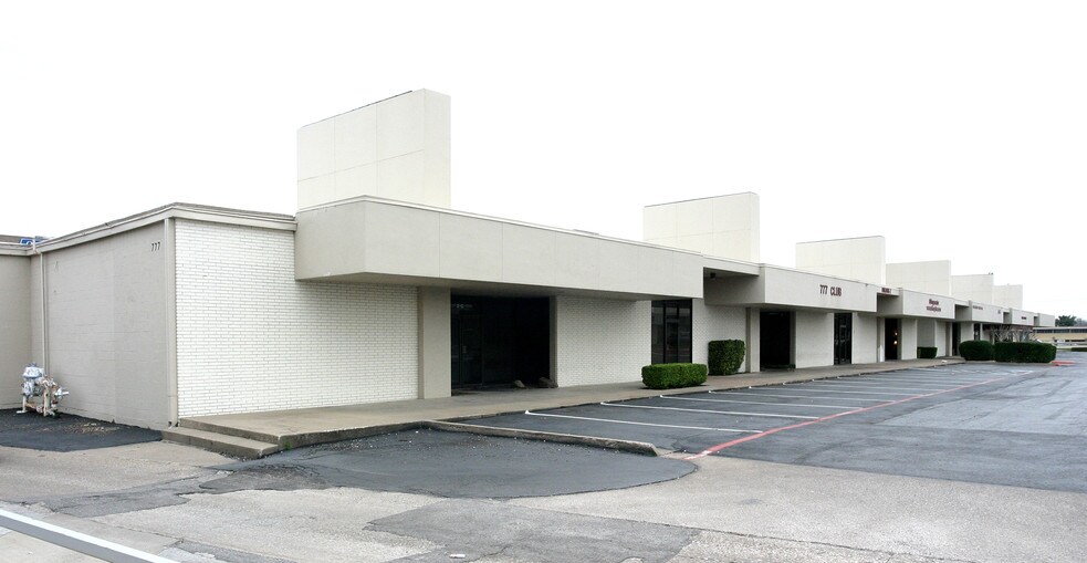 777 S Central Expy, Richardson, TX à louer - Photo de l’immeuble – Image 2 sur 6