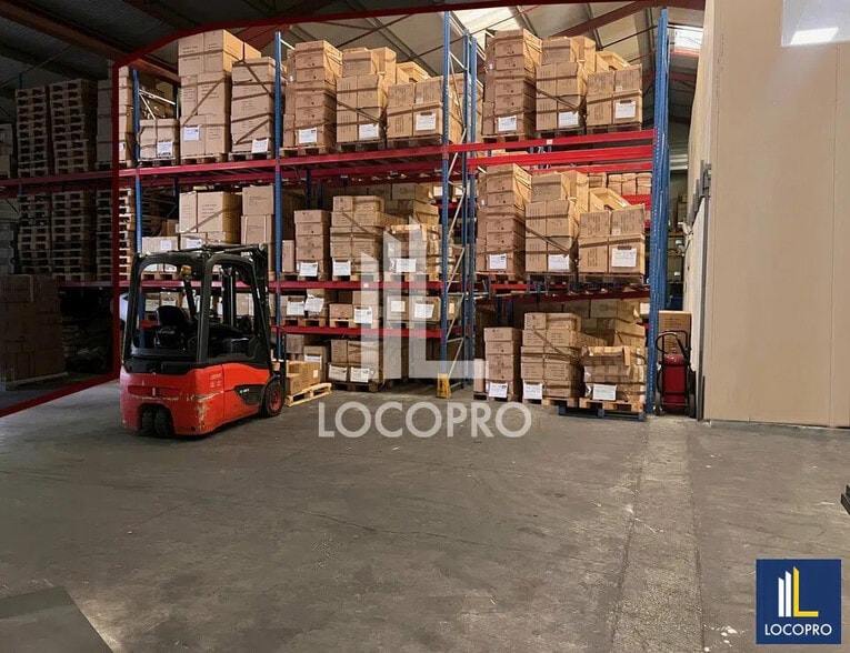 Local d'activités dans Peymeinade à vendre - Photo de l’immeuble – Image 2 sur 6