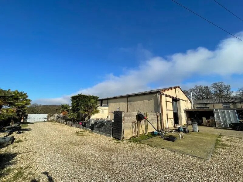 Local d'activités dans Sotteville-sous-le-Val à vendre Photo de l’immeuble– Image 1 sur 13