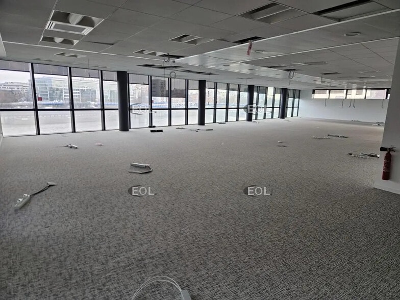 Bureau dans Ivry-sur-Seine à louer - Photo de l’immeuble – Image 3 sur 32