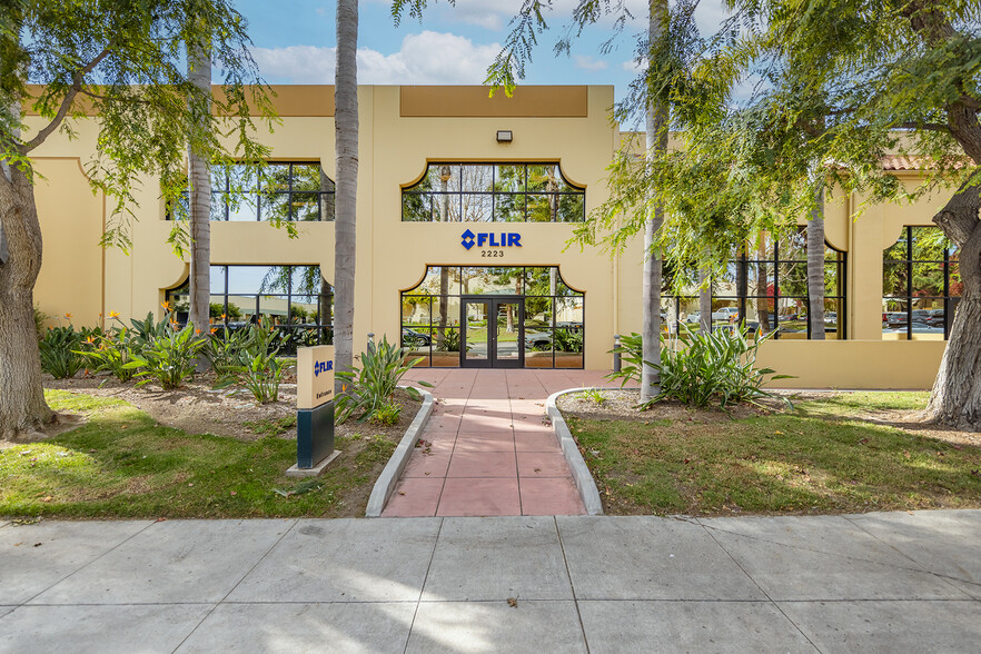 2223 Eastman Ave, Ventura, CA à louer - Photo de l’immeuble – Image 1 sur 19