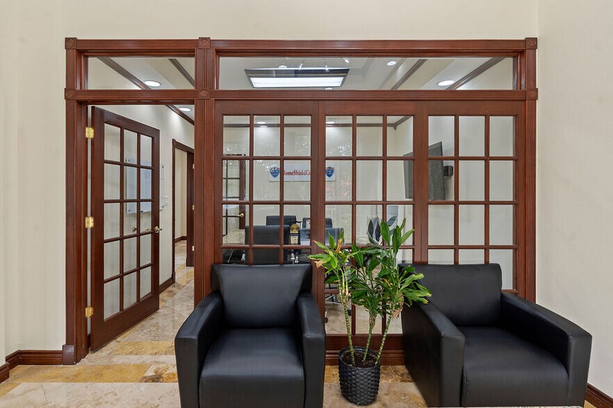 7901 Kingspointe Pky, Orlando, FL à vendre - Photo de l’immeuble – Image 2 sur 11