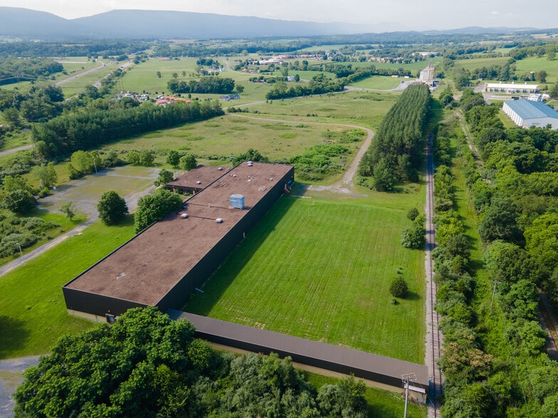 377 Industrial Park Rd, Mount Jackson, VA à louer - Photo de l’immeuble – Image 3 sur 15
