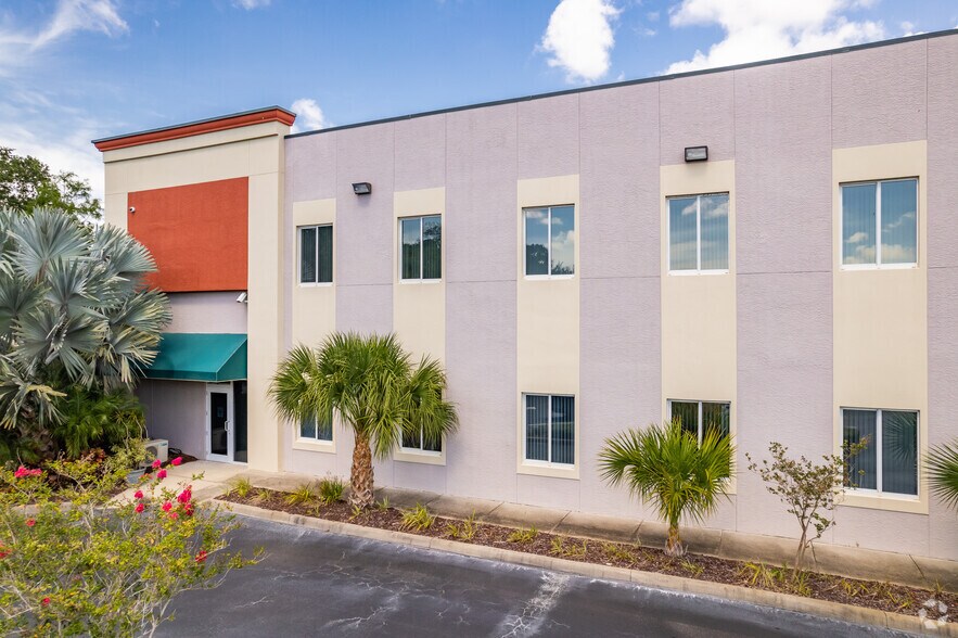 12595 71st Ct, Largo, FL à louer - Photo de l’immeuble – Image 3 sur 6