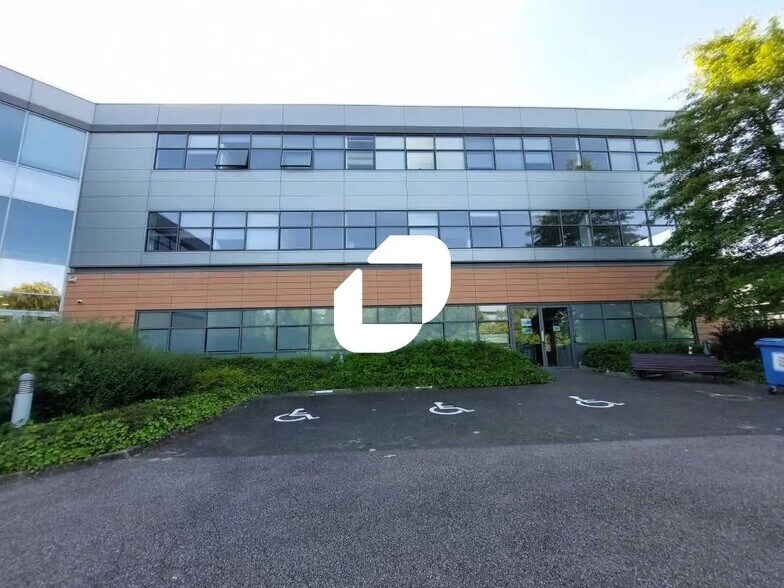 Local d’activités dans Élancourt à louer - Photo de l’immeuble – Image 3 sur 17