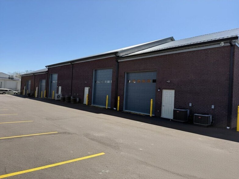 8000 Hardy Way, Sellersburg, IN à vendre - Photo de l’immeuble – Image 3 sur 5