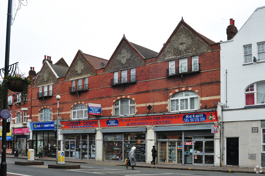 211-215 High St, Londres à louer - Photo de l’immeuble – Image 2 sur 4