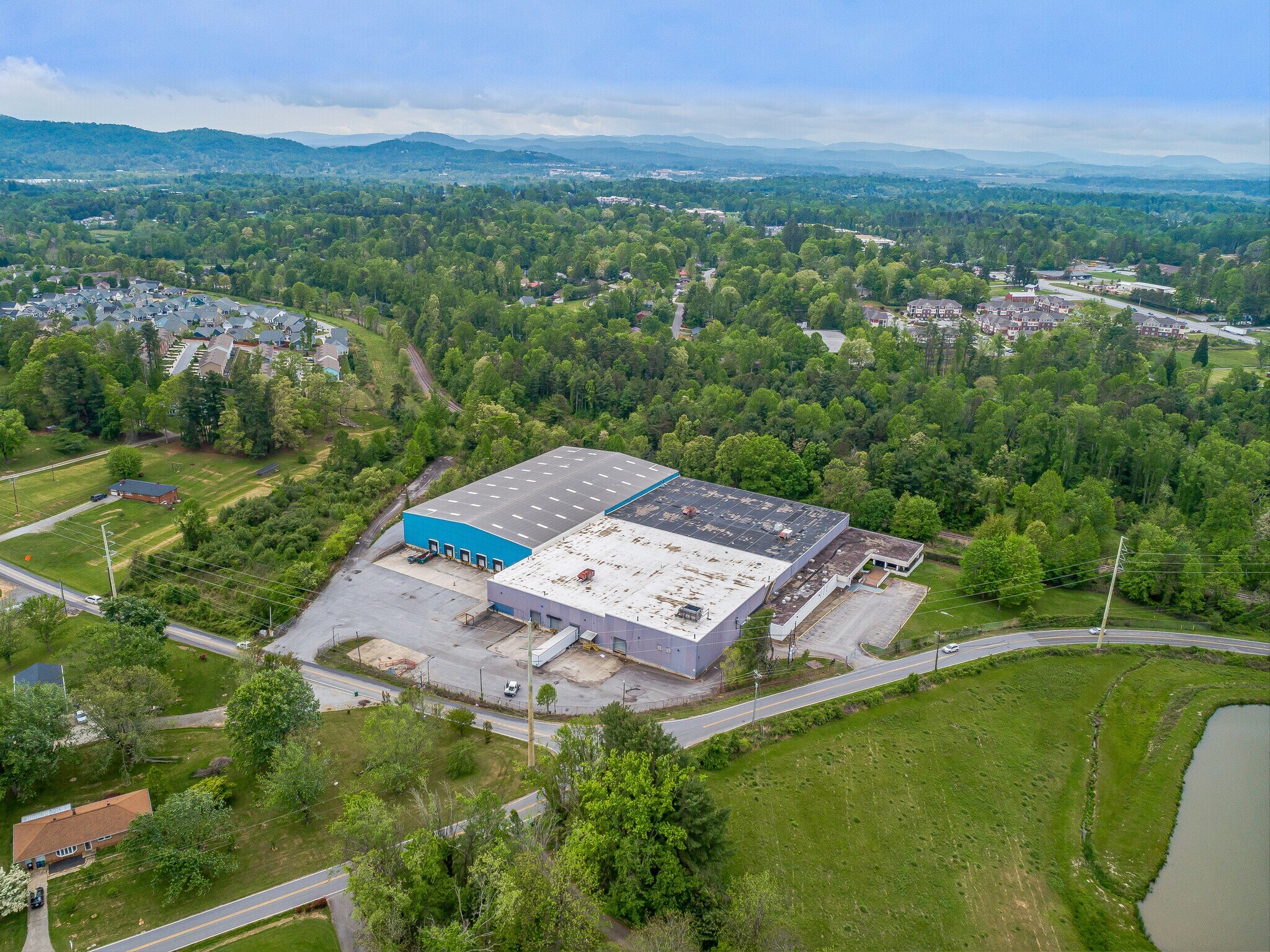 90 Christ School Rd, Arden, NC à louer Photo principale– Image 1 sur 56