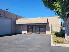 1009-1033 Brooks St, Ontario, CA à louer Photo de l’immeuble– Image 2 sur 11