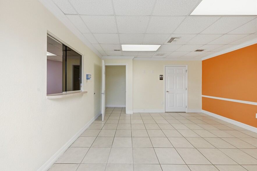 11151 Spring Hill Dr, Spring Hill, FL à vendre - Photo intérieure – Image 3 sur 6