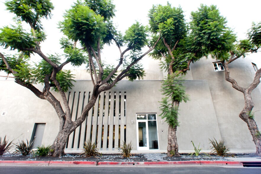 8273-8277 Beverly Blvd, Los Angeles, CA à louer - Photo de l’immeuble – Image 3 sur 4