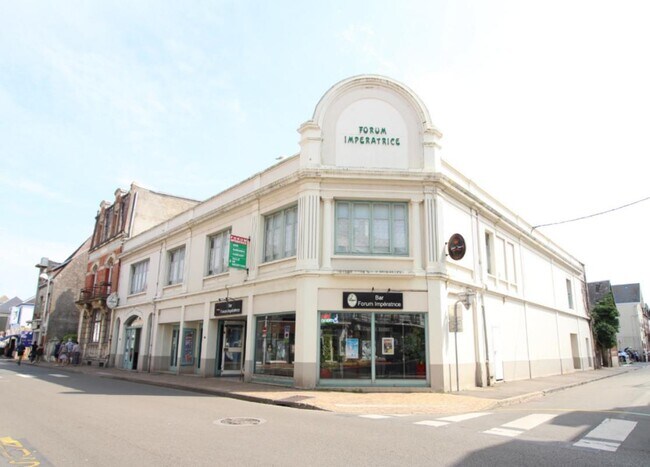 Plus de détails pour Local commercial à vendre