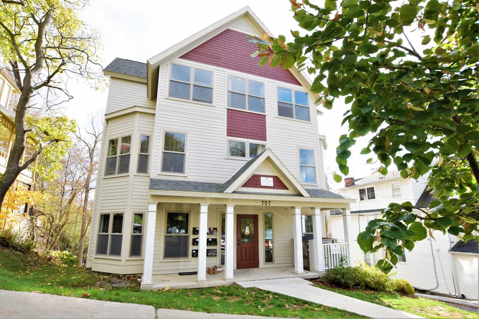 707 E Seneca St, Ithaca, NY à vendre Photo principale– Image 1 sur 63