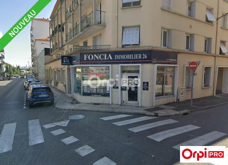 Local commercial dans Romans-sur-Isère à louer Photo de l’immeuble– Image 1 sur 2