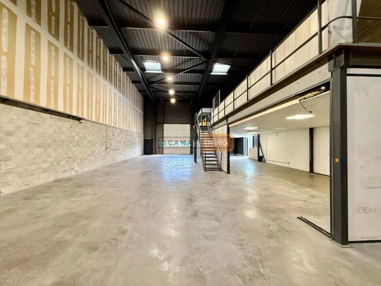 Industriel/Logistique dans Fréjus à louer - Photo de l’immeuble – Image 1 sur 7