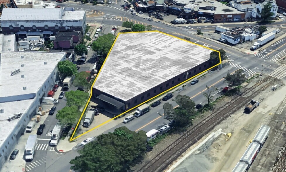 5665 Rust St, Maspeth, NY à louer - Photo de l’immeuble – Image 2 sur 5