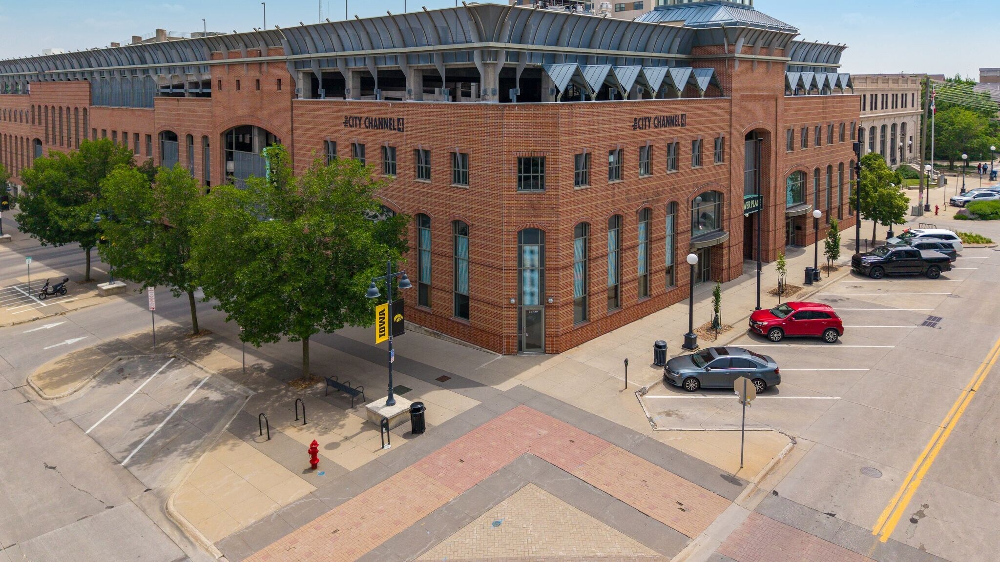 2-14 S Linn St, Iowa City, IA à louer Photo principale– Image 1 sur 15